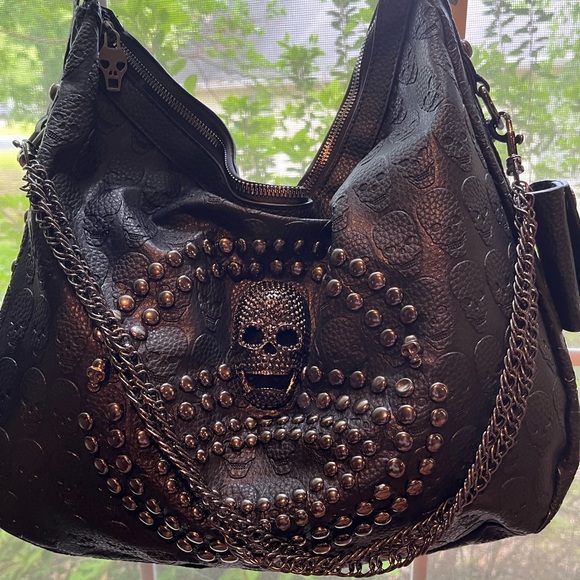 NWT Skull and Punk Rivet Bling Faux Leather Shoulder Style Tote Bag w/ Chains - Picture 4 of 16